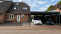 Haus und Carport mit WoMo-Stellplatz
